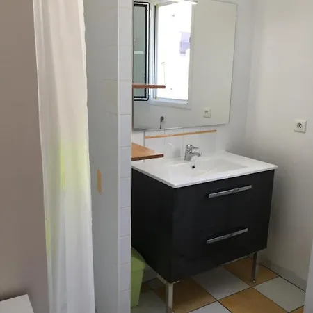 Ferienhaus Maisonnette Type Studio Avec Cour Privee A La Rochelle *