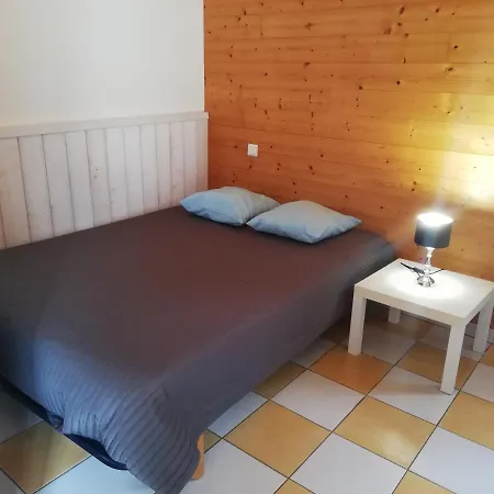 Maisonnette Type Studio Avec Cour Privee A La Rochelle La Rochelle (Charente-Maritime)